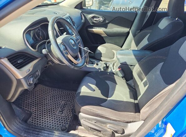 1C4PJMAS2HW600594 2017 JEEP CHEROKEE Blue Вид салону спереду