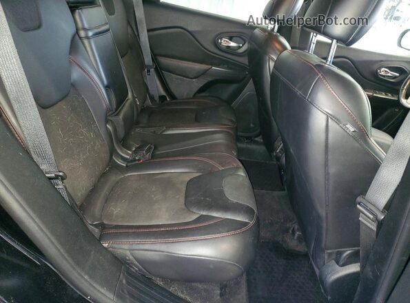 1C4PJMBB4HW513066 2017 JEEP CHEROKEE Black Widok wnętrza z tyłu