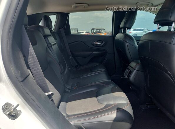 1C4PJMBB6HW536509 2017 JEEP CHEROKEE White Вид задніх сидінь
