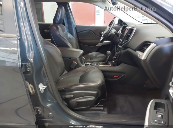 1C4PJMBB7JD580181 2018 JEEP CHEROKEE Gray Вид салону спереду