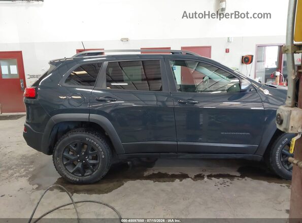1C4PJMBB7JD580181 2018 JEEP CHEROKEE Gray Вид задньої частини салону