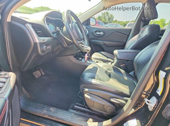 1C4PJMBB8GW266987 2016 JEEP CHEROKEE Черный Вид салона спереди