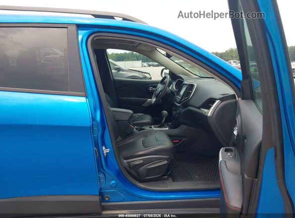 1C4PJMBB8HW599515 2017 JEEP CHEROKEE Синий Вид салона спереди