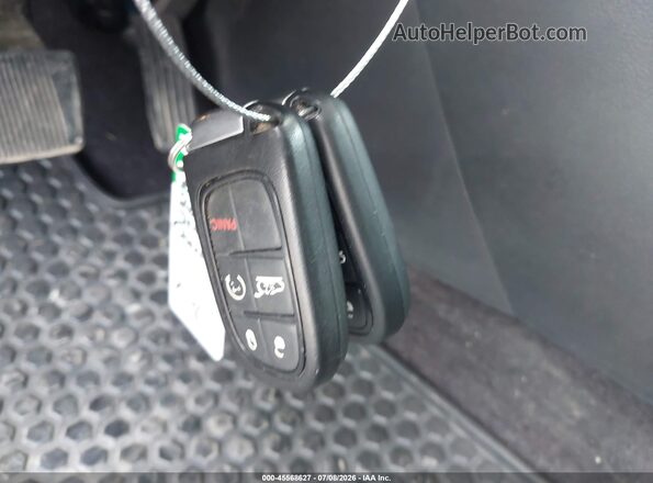 1C4PJMBB8HW599515 2017 JEEP CHEROKEE Синий Вид панели приборов