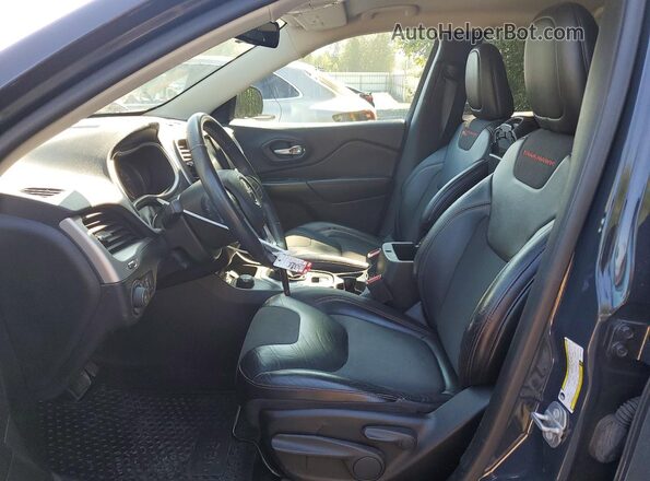 1C4PJMBBXHW517283 2017 JEEP CHEROKEE Charcoal Widok wnętrza z przodu