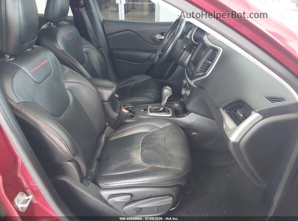 1C4PJMBS1GW104585 2016 JEEP CHEROKEE Burgundy Front interior view