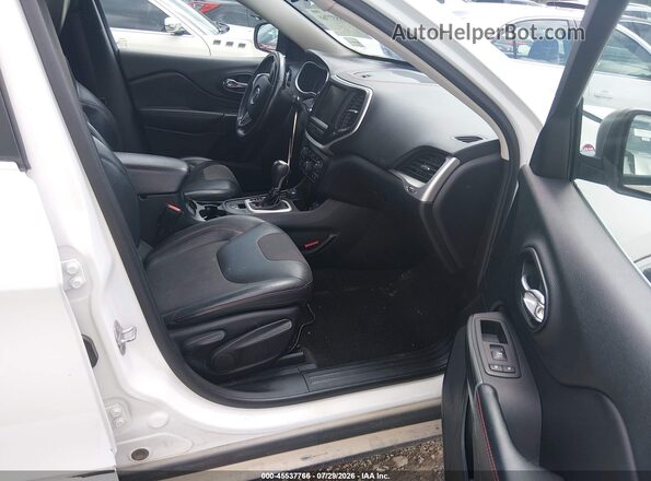 1C4PJMBS1GW156119 2016 JEEP CHEROKEE Белый Вид салона спереди