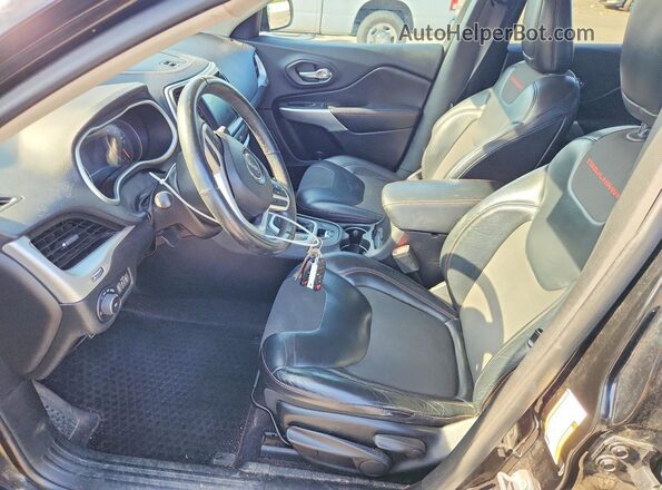 1C4PJMBS2HW569166 2017 JEEP CHEROKEE Black Widok wnętrza z przodu