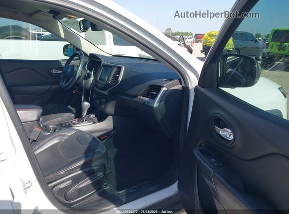 1C4PJMBS4HW503993 2017 JEEP CHEROKEE Белый Вид салона спереди