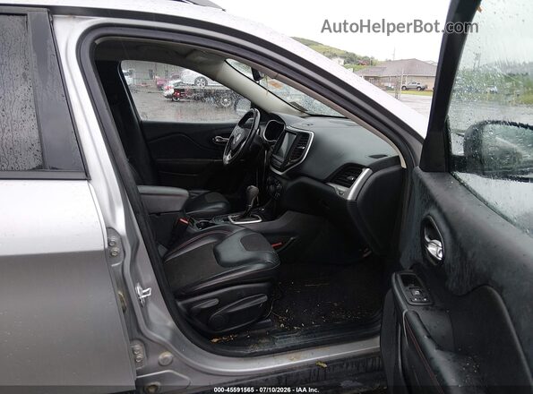 1C4PJMBS7GW283649 2016 JEEP CHEROKEE Серебряный Вид салона спереди