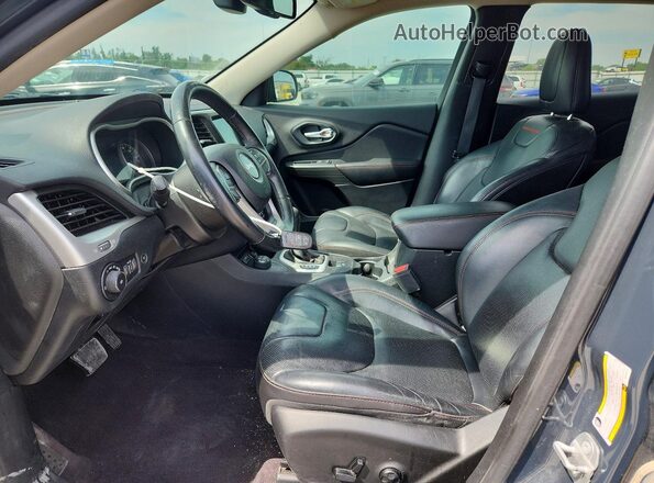 1C4PJMBS7GW323079 2016 JEEP CHEROKEE Charcoal Front interior view