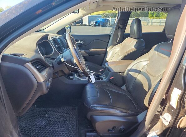 1C4PJMBS9HW568287 2017 JEEP CHEROKEE Черный Вид салона спереди
