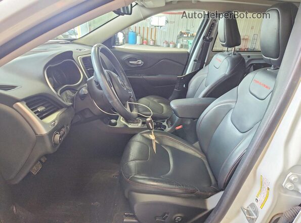 1C4PJMBSXGW183786 2016 JEEP CHEROKEE White Vista interior delantera