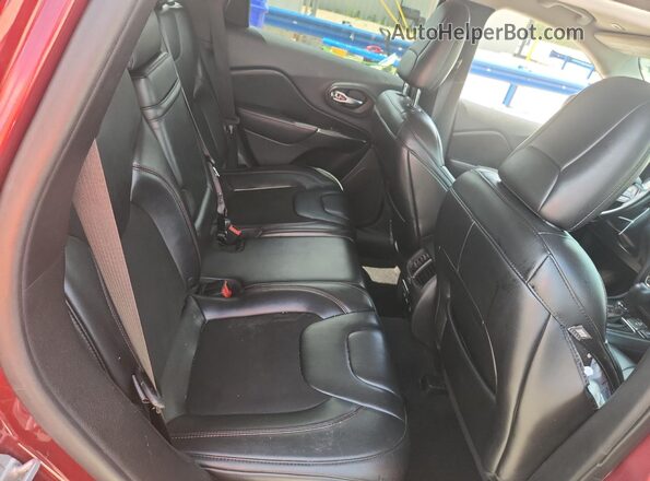 1C4PJMBX0KD188611 2019 JEEP CHEROKEE Burgundy Widok wnętrza z tyłu