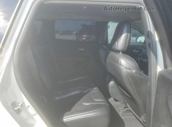 1C4PJMBX1KD343084 2019 JEEP CHEROKEE White Вид задньої частини салону