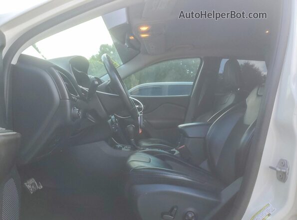 1C4PJMBX1KD343084 2019 JEEP CHEROKEE White Вид салону спереду