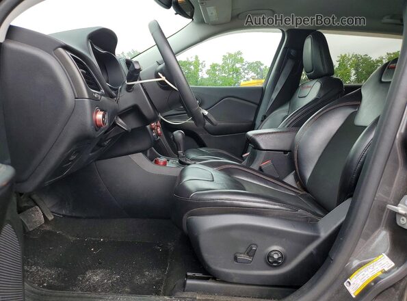 1C4PJMBX1LD588226 2020 JEEP CHEROKEE Black Front interior view