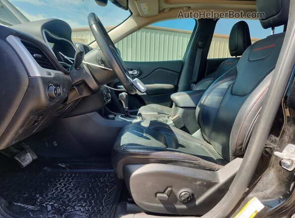 1C4PJMBX3JD571201 2018 JEEP CHEROKEE Black Widok wnętrza z przodu