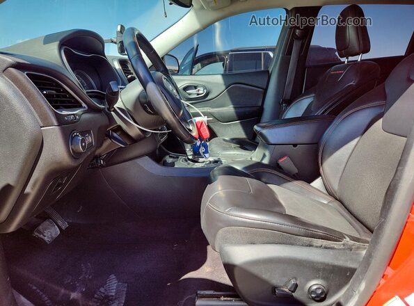 1C4PJMBX4KD226938 2019 JEEP CHEROKEE Red წინა სალონის ხედი