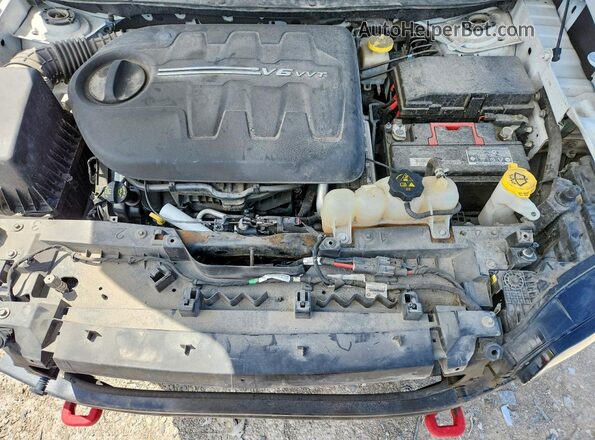 1C4PJMBX4KD361532 2019 JEEP CHEROKEE White Вид задньої частини салону