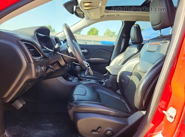 1C4PJMBX4KD451733 2019 JEEP CHEROKEE Red Front interior view