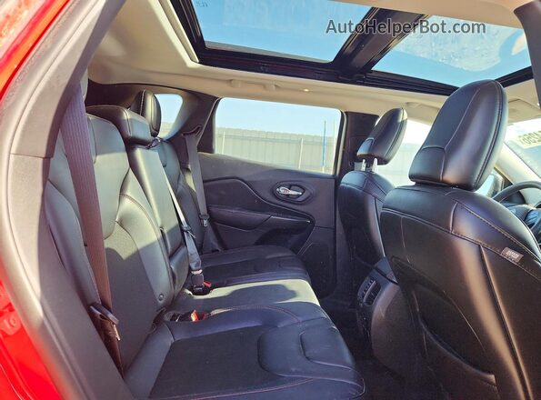 1C4PJMBX4KD451733 2019 JEEP CHEROKEE Red Rear seats view