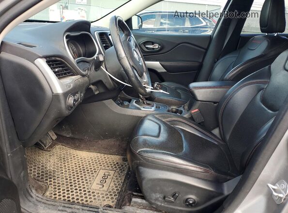1C4PJMBX5JD503210 2018 JEEP CHEROKEE Серый Вид салона спереди