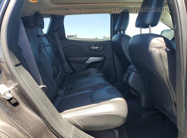 1C4PJMBX5JD551094 2018 JEEP CHEROKEE Charcoal Vista interior trasera