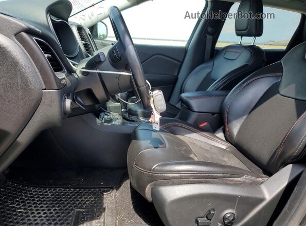 1C4PJMBX5LD529163 2020 JEEP CHEROKEE Черный Вид салона спереди