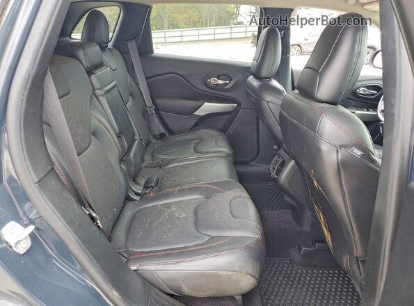 1C4PJMBX6JD581799 2018 JEEP CHEROKEE Charcoal Vista interior trasera