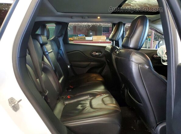 1C4PJMBX6KD210207 2019 JEEP CHEROKEE White უკანა სალონის ხედი