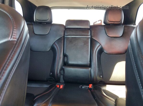 1C4PJMBX7KD198181 2019 JEEP CHEROKEE White Rear seats view