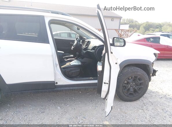 1C4PJMBX7KD329769 2019 JEEP CHEROKEE Black Front interior view