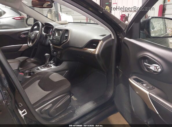1C4PJMCB0JD559283 2018 JEEP CHEROKEE Black Вид салону спереду