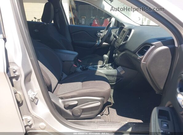 1C4PJMCB0KD429912 2019 JEEP CHEROKEE Silver წინა სალონის ხედი