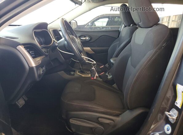 1C4PJMCB1HW631025 2017 JEEP CHEROKEE Коричневый Вид салона спереди