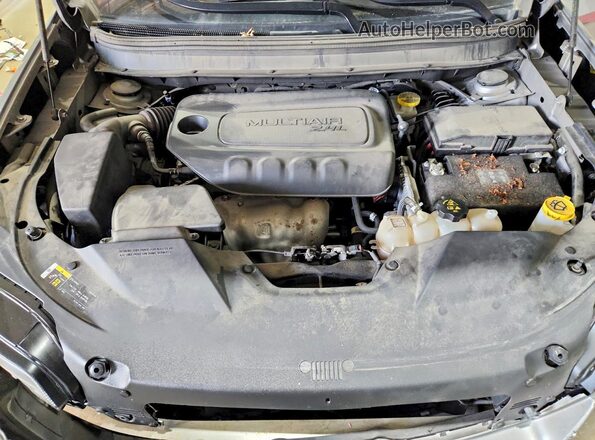 1C4PJMCB1KD432513 2019 JEEP CHEROKEE Silver ძრავის განყოფილების ხედი
