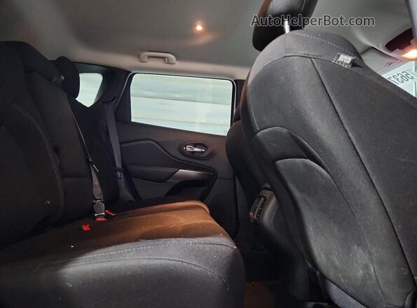 1C4PJMCB1KD432513 2019 JEEP CHEROKEE Silver უკანა სალონის ხედი