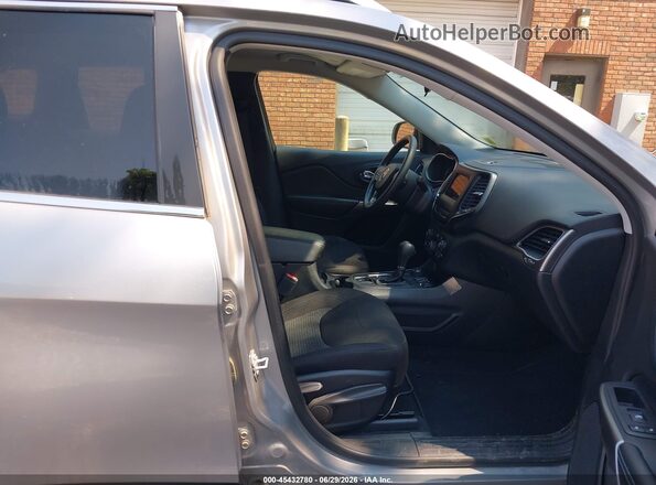 1C4PJMCB1KD449487 2019 JEEP CHEROKEE Серебряный Вид салона спереди