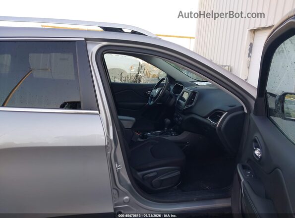 1C4PJMCB1KD464071 2019 JEEP CHEROKEE Silver Front interior view