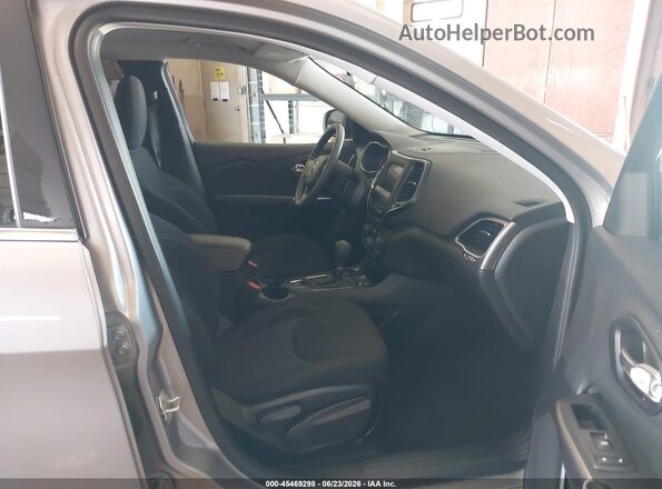1C4PJMCB2KD343629 2019 JEEP CHEROKEE Silver Vista interior delantera