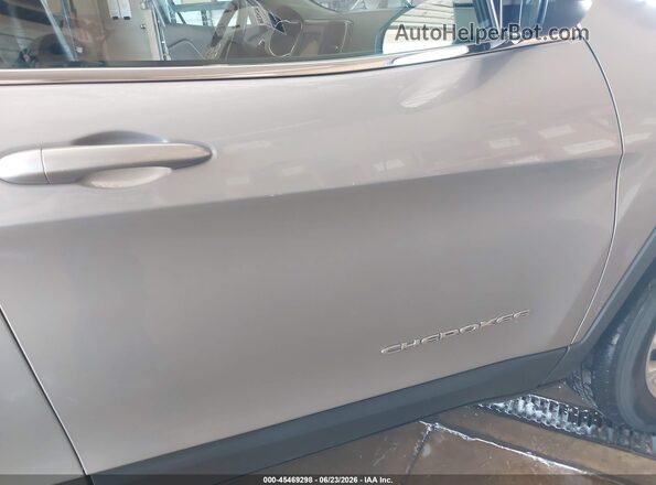 1C4PJMCB2KD343629 2019 JEEP CHEROKEE Silver Vista interior de 360 grados