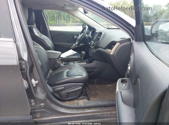 1C4PJMCB3HW601301 2017 JEEP CHEROKEE Gray Widok wnętrza z przodu