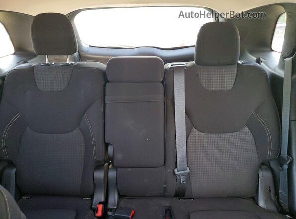 1C4PJMCB3HW635058 2017 JEEP CHEROKEE Gray Rear seats view