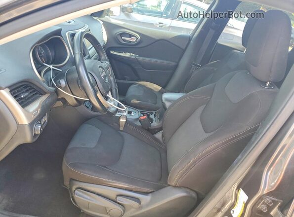 1C4PJMCB3HW635058 2017 JEEP CHEROKEE Gray Front interior view