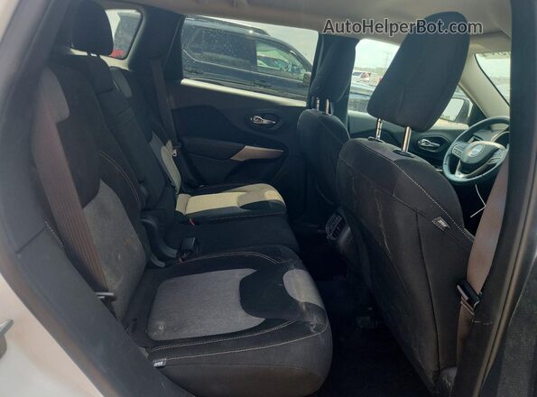 1C4PJMCB3JD508604 2018 JEEP CHEROKEE White Rear seats view
