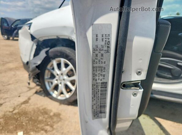 1C4PJMCB3JD508604 2018 JEEP CHEROKEE White Engine compartment view