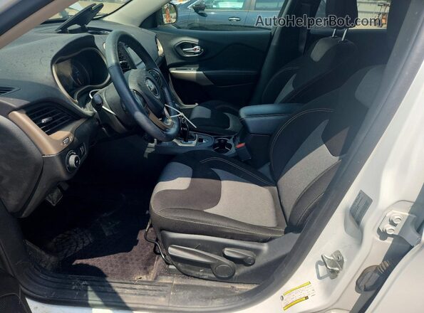 1C4PJMCB3JD508604 2018 JEEP CHEROKEE White Front interior view