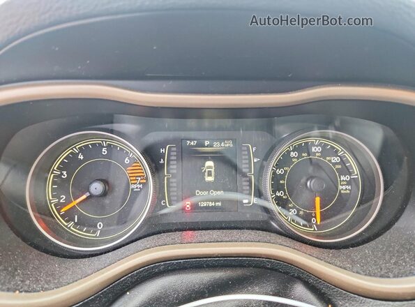1C4PJMCB3JD564218 2018 JEEP CHEROKEE White Սարքավորումների վահանակի տեսք