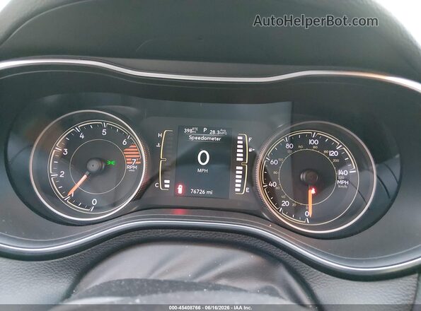 1C4PJMCB3KD464069 2019 JEEP CHEROKEE White Widok tylnych siedzeń
